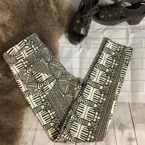 Forever 21 Size 28 Black White Aztec Stretch Jean - Picture 2 of 7